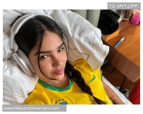 英国女模与足球明星的浪漫故事揭示了时尚与运动的完美结合 英国女模与足球明星的浪漫故事揭示了时尚与运动的完美结合