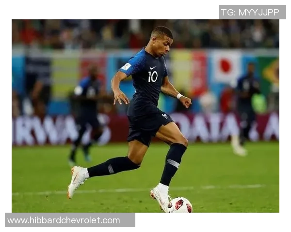 足球明星人物雕刻全景展示与艺术价值深度解析 足球明星人物雕刻全景展示与艺术价值深度解析