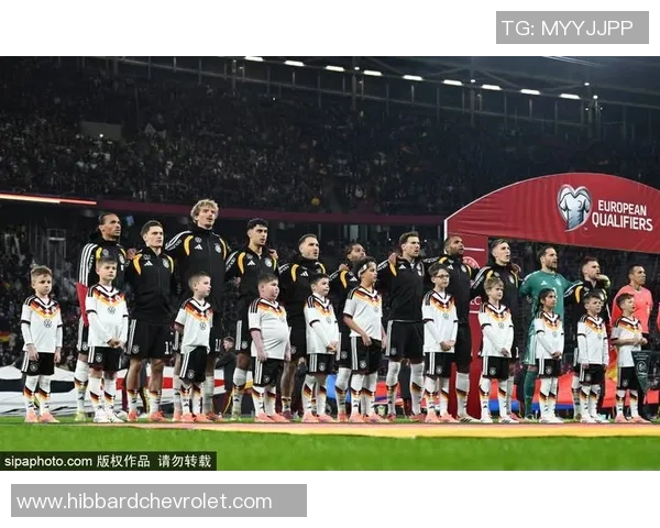 足球明星齐聚一堂精彩视频播放引爆球迷热情与欢呼 足球明星齐聚一堂精彩视频播放引爆球迷热情与欢呼