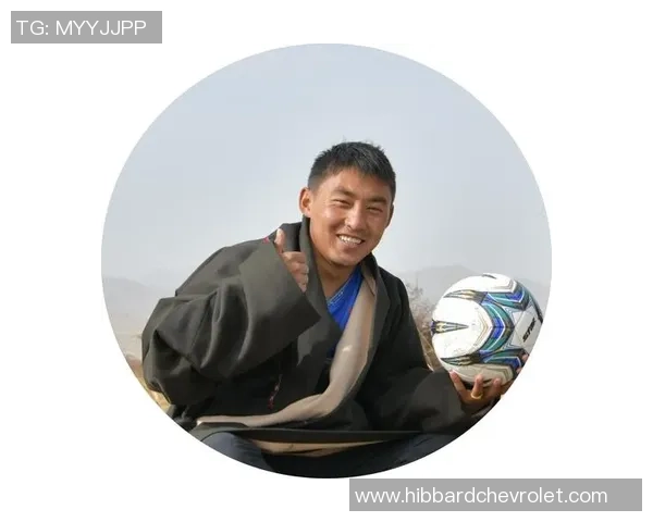 足球明星身着藏族服装展现民族风情引发热议与关注 足球明星身着藏族服装展现民族风情引发热议与关注